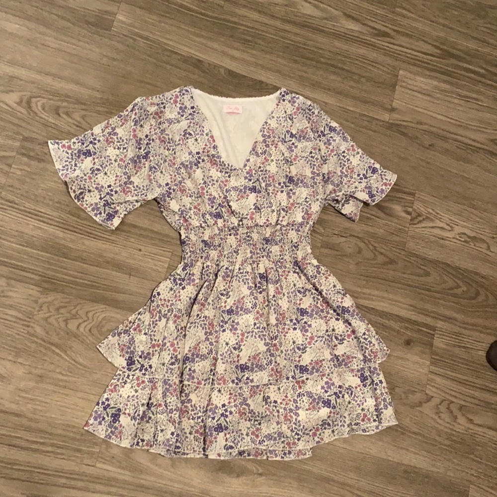 Cute floral flowy dress!